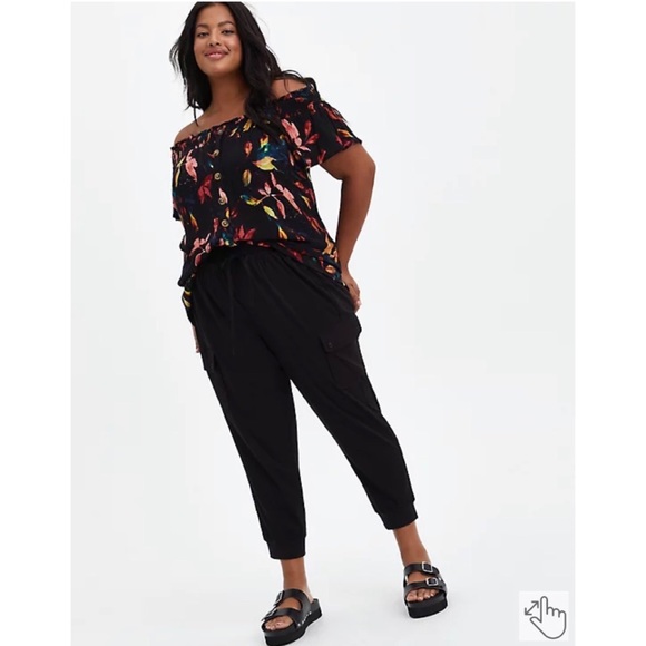 NWT TORRID Black Smocked Cold Shoulder Leaf Print - Picture 5 of 7